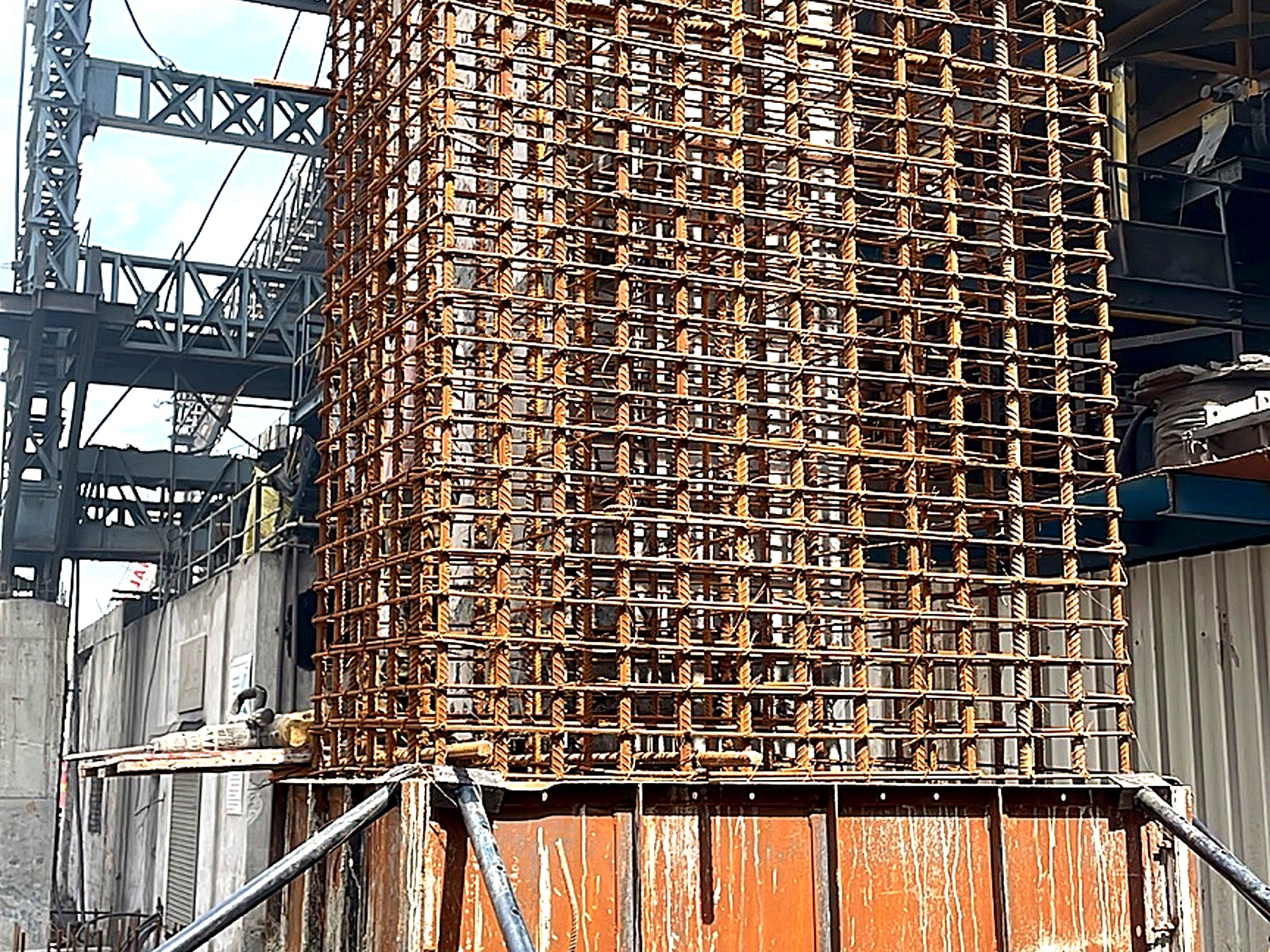 Heavy reinforcement column cage
